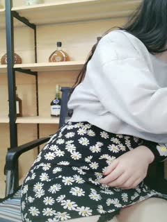浴室装修豹纹骚逼出来偷情，狂吃鸡巴，被我干到高潮！